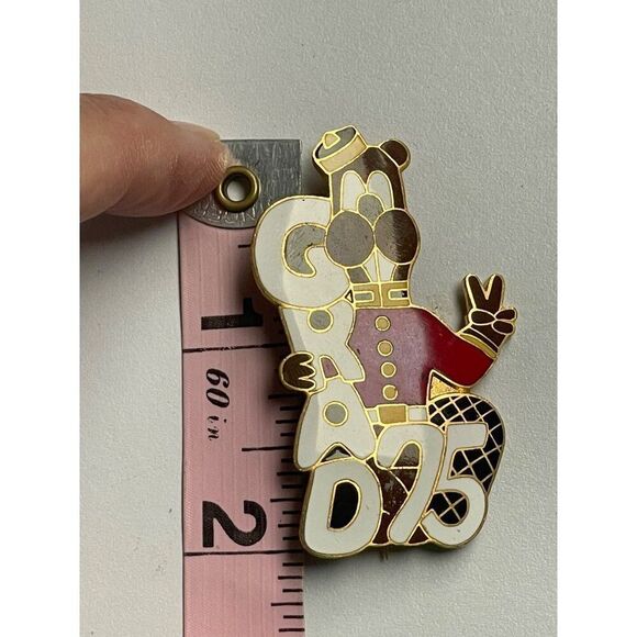 Vintage Graduation 1975 Enamel Pin By Balfour Beaver Dog Rare - Picture 9 of 10